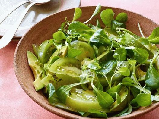 Začinjena salata sa zelenom rajčicom i avokadom