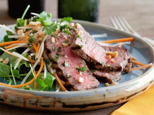 Biftek na žaru sa salatom od papaje