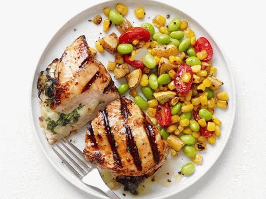 Piletina punjena sa sirevima i salata Sukkotash