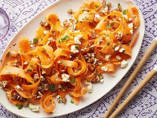 Salata od mrkve, datulja i feta