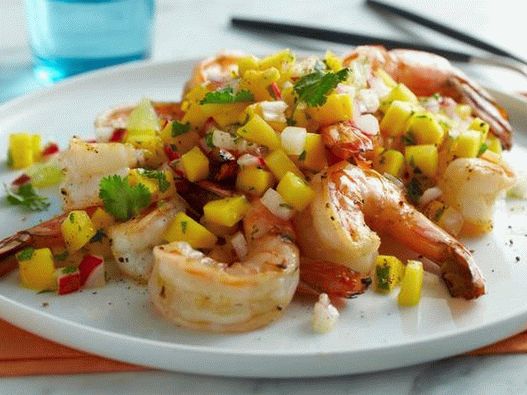 Kozice na žaru sa mangom, lipom i rotkvicom