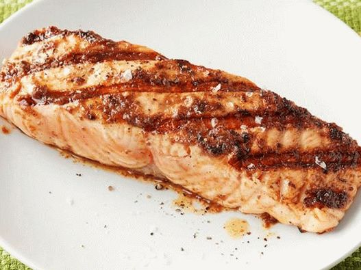 Losos sa roštilja u vinjeti preljevu sa maslinama