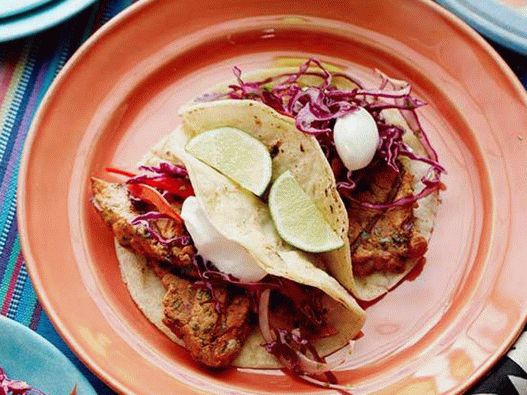 Tacos sa svinjetinom na žaru i crvenim kupusom