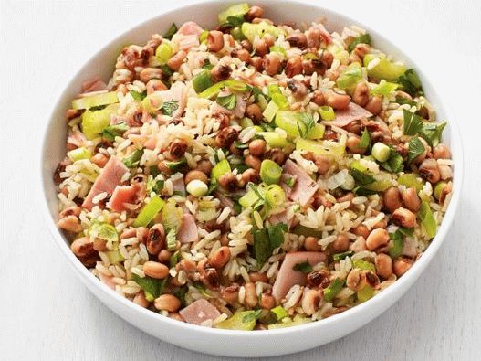 Foto riža salata sa pasuljom i šunkom