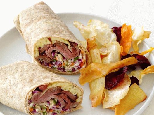 Foto Roll s govedinom i kupus salata sa kopar