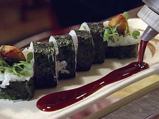 Foto rolne Unagi maki sa slatkovodnom jeguljom na žaru