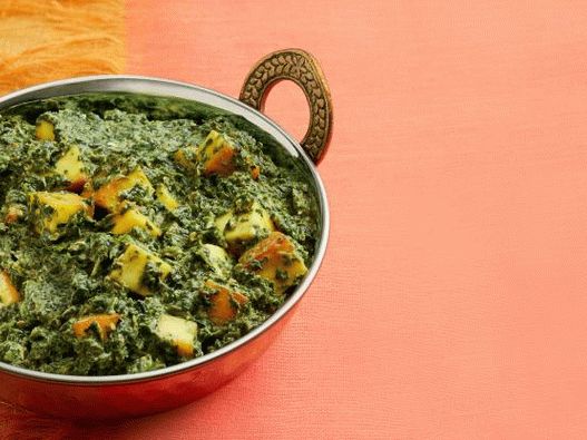 Foto saag paneer - indijski sir sa špinatom