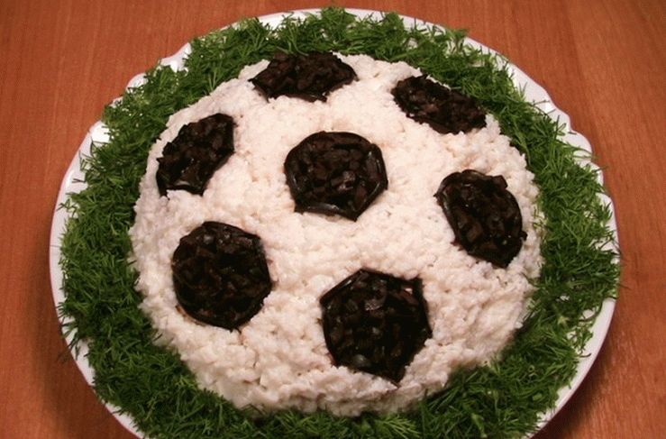 Salata "Fudbal" sa ribom