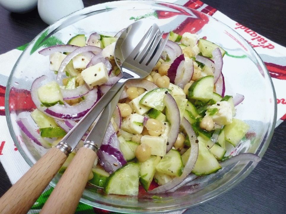 Salata od krastavca sa slanutkom
