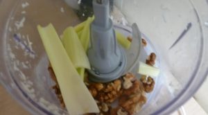 Salata od radiča i orašastih plodova