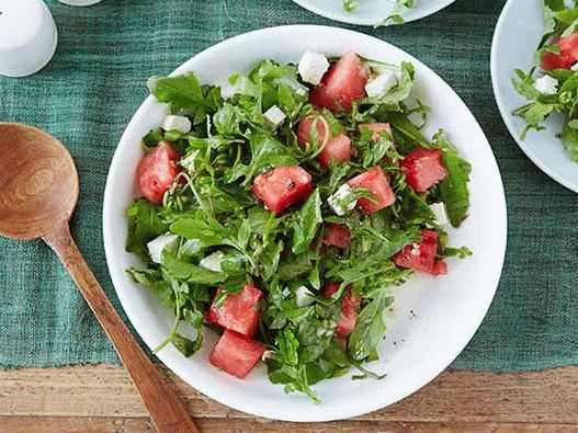 Foto salata od ručke, lubenice i feta