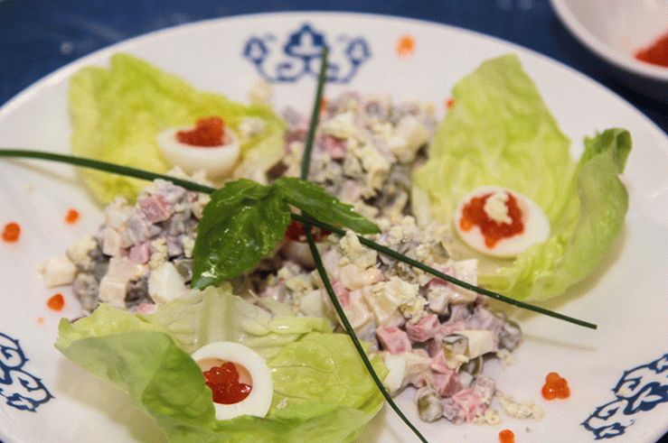 Salata "Olivier" sa teletinom