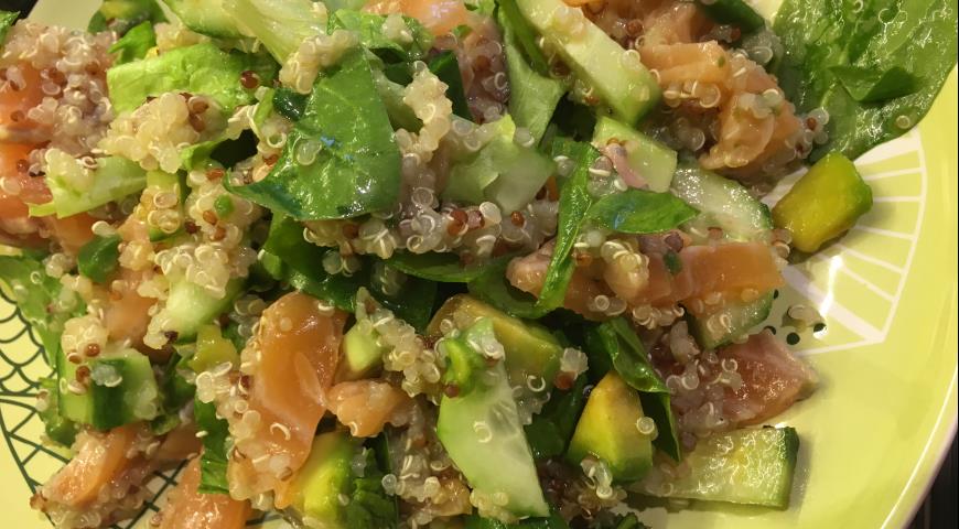 Salata od quinoa lososa