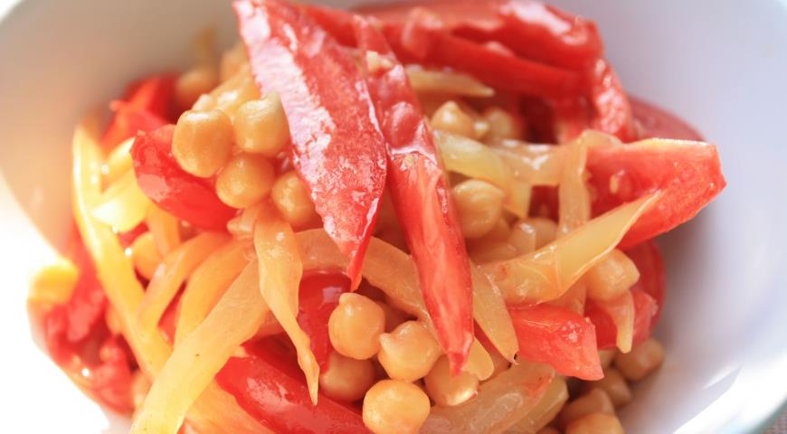 Salata sa slanutkom i povrćem