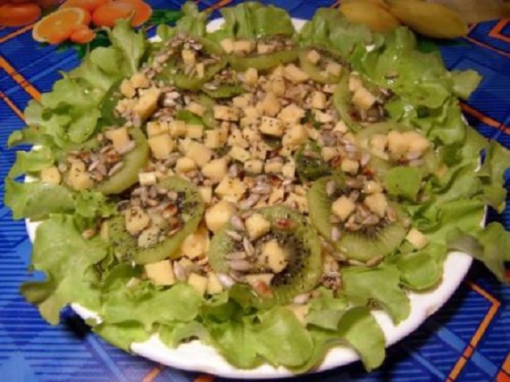 Salata sa sjemenkama i kivijem