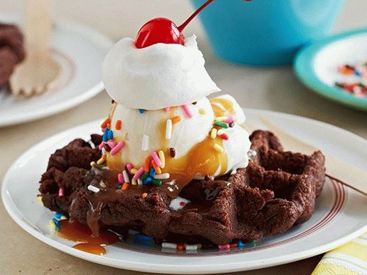 Photo Sande - desert od čokoladnih brownie vafla sa sladoledom