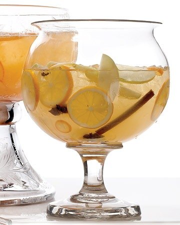 Sangria sa bijelim vinom