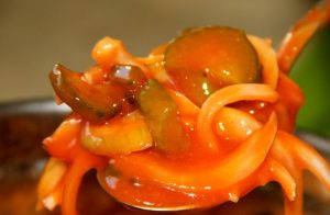 Haringe u umaku od povrća