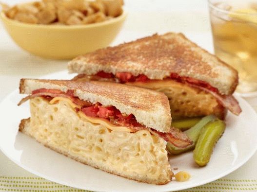 Foto sendvič s tjesteninom i slaninom