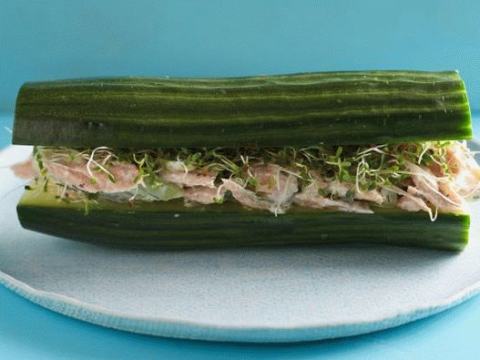 Foto sendviči bez hljeba od krastavca sa tunom