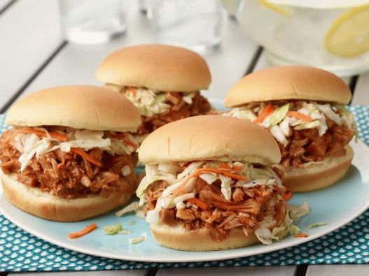 Foto torn sendviči sa jabukom i roštilj umak