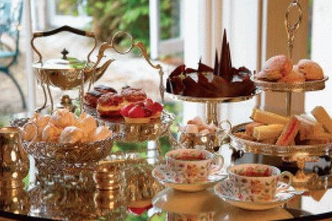 Postavljanje stola za čaj