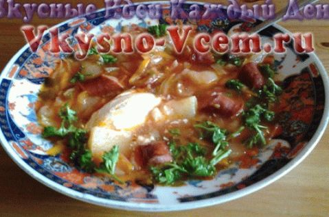 Ukusna supa od kupusa sa kiselom kupusom i kobasicama