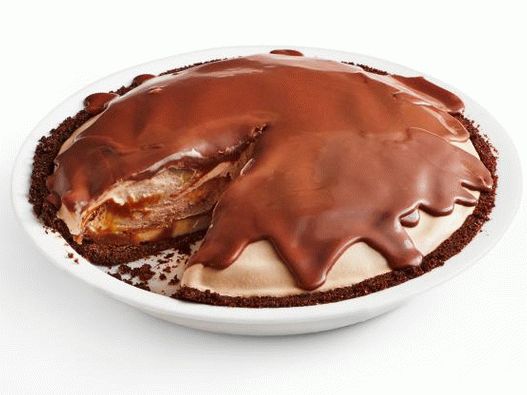 Foto čokoladna torta sa sladoledom, bananama i karamelom