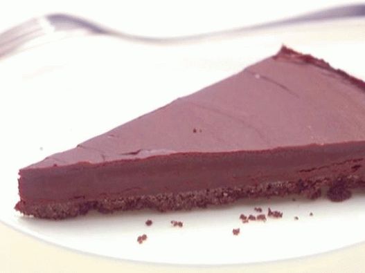 Foto čokoladni kolač sa bademima i medom