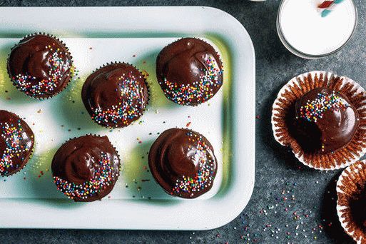 Foto čokoladno-krompirovi kolači sa glazurom