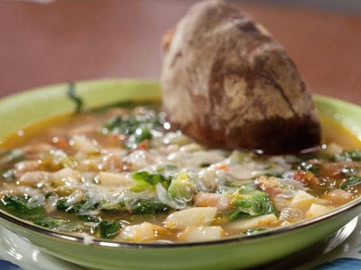 Fotografska i zdrava minestrona sa tri vrste mahunarki
