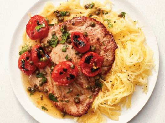 Fotografija svinjetine Scalopini sa bundevom od špageta