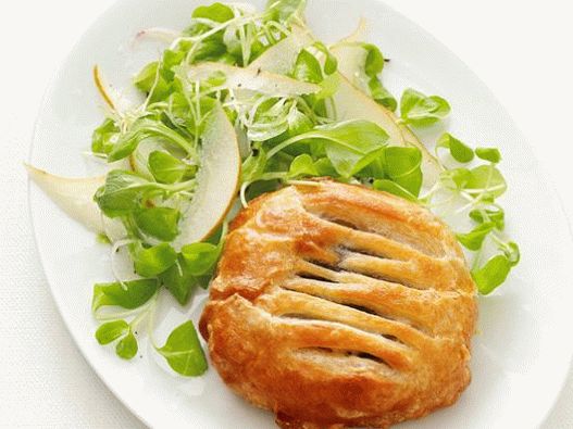 Fotografska salata sa salatama od gljiva i kruške