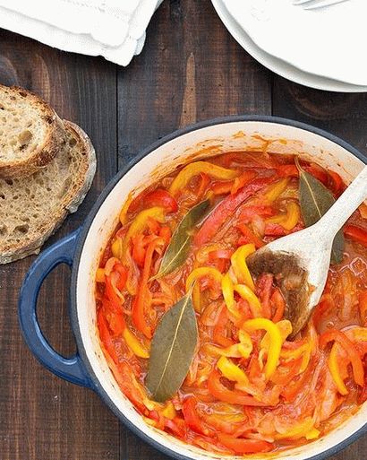 Foto sos od tjestenine i feferona