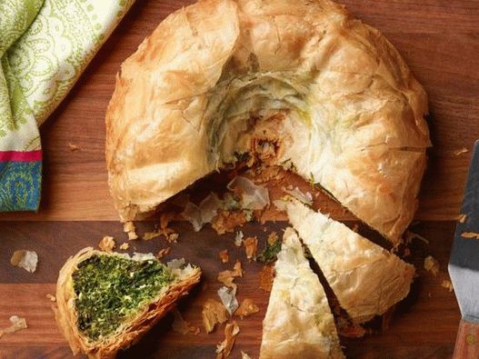 Fotografija Spanakopita u kalupu za kolače