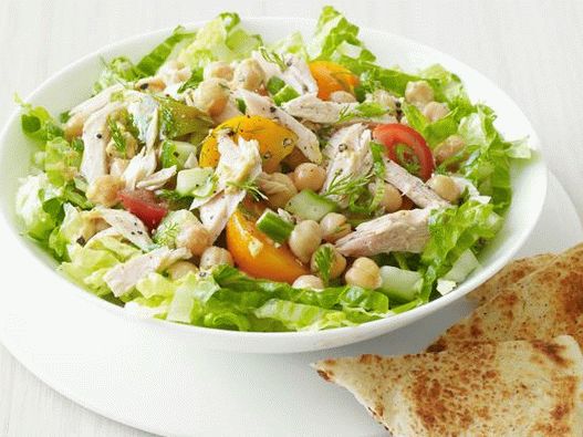Foto mediteranska salata s tunom