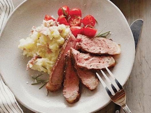 Photo Steak Porterhouse s ružmarinom i češnjakom na žaru