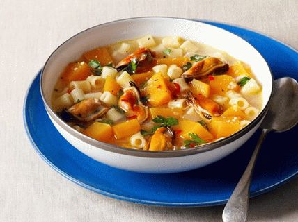 Foto supa s bundevom, dagnjama i tjesteninom