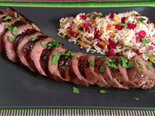 Svinjski mesni roštilj na žaru