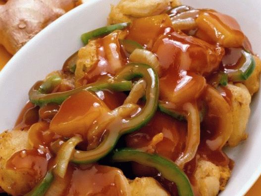 Foto svinjetina sa dubokim prženjem sa umakom od slatkog i kiselog ananasa