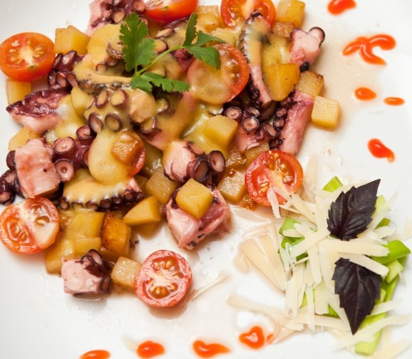 Topla salata od hobotnice