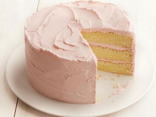 Foto torta od biskvita od limunskog šifona sa kremom od jagoda