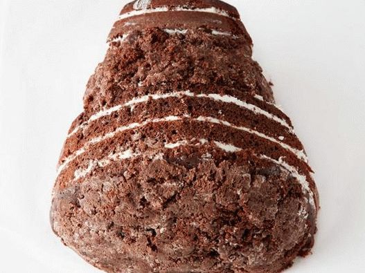 Dobivenu smjesu premažite tortom s gornje, donje i sve strane Dobivenu smjesu premažite tortom s gornje, donje i sve strane