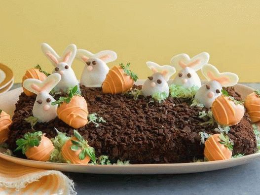 Foto torta sa zečevima i šargarepom od jagoda