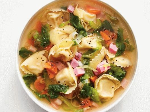 Fotografija Tortellinija sa sirom i mesom u juhi