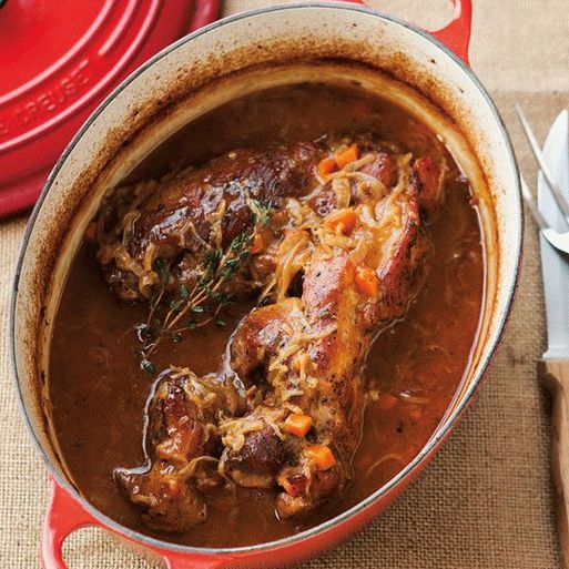 Foto svinjetina pirjana s kiselom kupusom