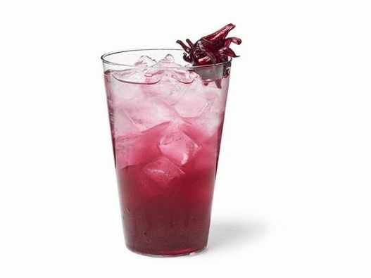 Foto vodka s tonikom s okusom hibiskusa i limete