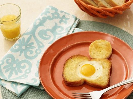 Foto pržena jaja u hlebu
