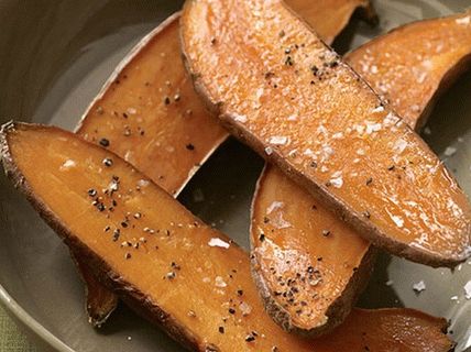 Foto pečeni slatki krumpir sa aioli sosom