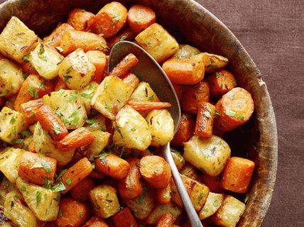 Foto pečeni korijen celera s mrkvom